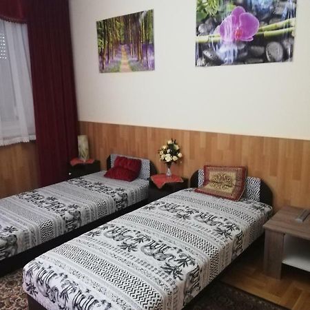 Szoboszlofonix Vendeghaz Hotel ไฮจ์ดุสโซบอสโล ภายนอก รูปภาพ