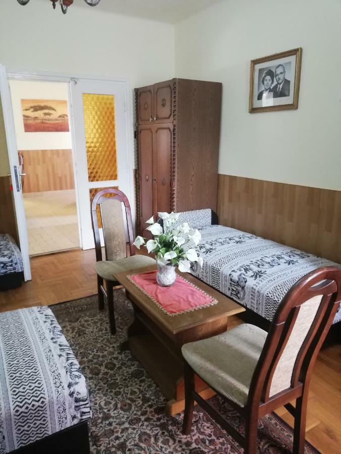 Szoboszlofonix Vendeghaz Hotel ไฮจ์ดุสโซบอสโล ภายนอก รูปภาพ