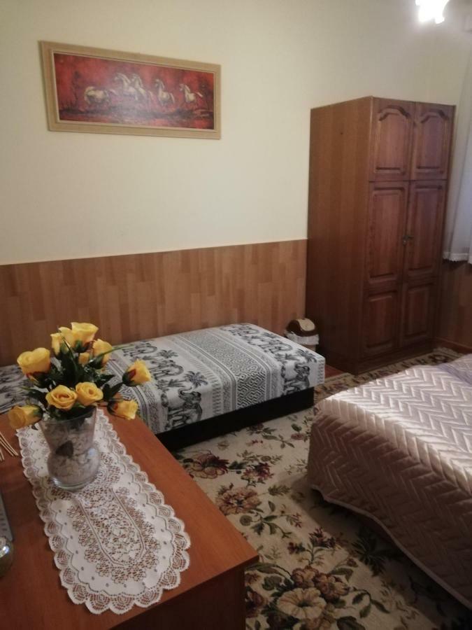 Szoboszlofonix Vendeghaz Hotel ไฮจ์ดุสโซบอสโล ภายนอก รูปภาพ