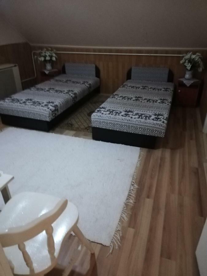 Szoboszlofonix Vendeghaz Hotel ไฮจ์ดุสโซบอสโล ภายนอก รูปภาพ