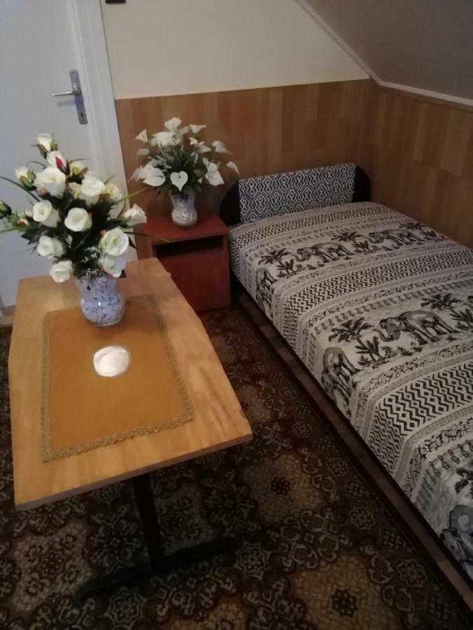 Szoboszlofonix Vendeghaz Hotel ไฮจ์ดุสโซบอสโล ภายนอก รูปภาพ