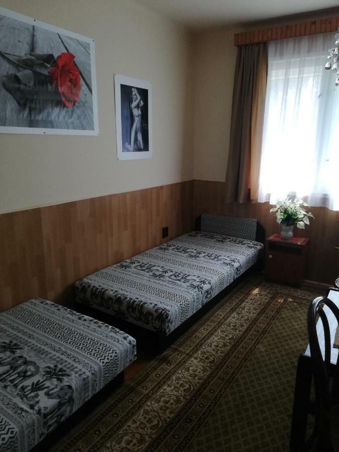 Szoboszlofonix Vendeghaz Hotel ไฮจ์ดุสโซบอสโล ภายนอก รูปภาพ