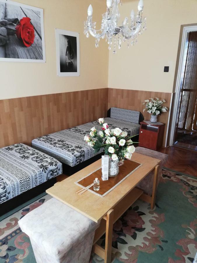 Szoboszlofonix Vendeghaz Hotel ไฮจ์ดุสโซบอสโล ภายนอก รูปภาพ
